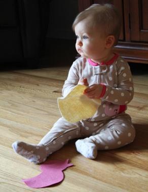 Super simple DIY felt toy for baby's Easter basket