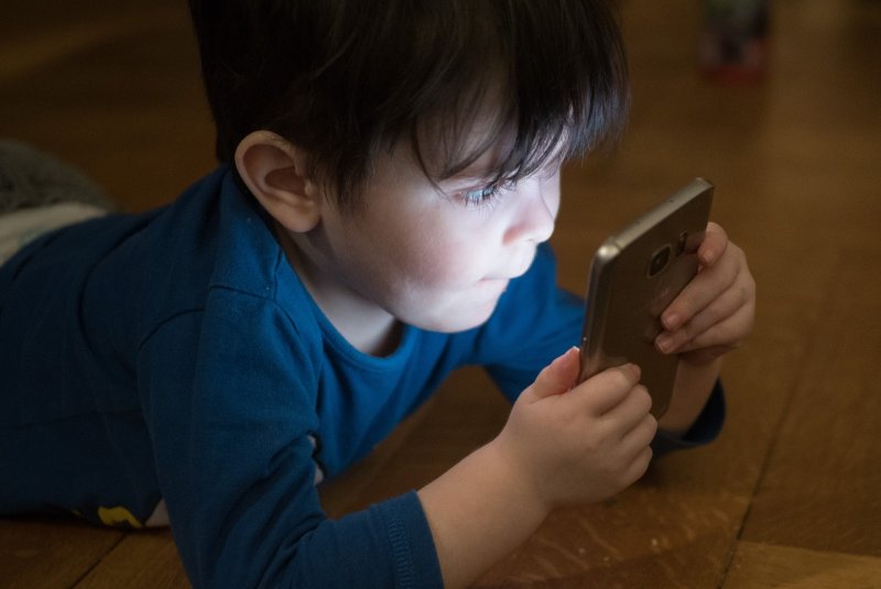 Studies show screen time can adversely affect behavior and learning in children, but the effects can be balanced with increased time outdoors. Photo by Andi Graf/Pixabay